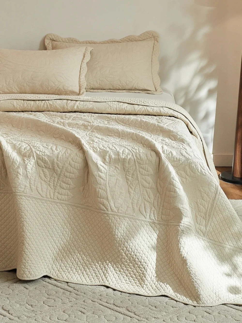 Classic Quilted king/cal king 3 piece Bedspread Set in Cream